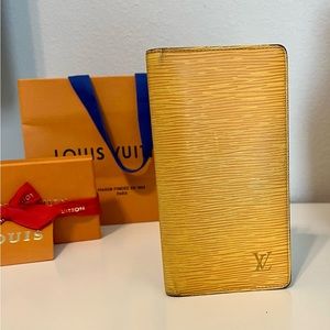 💛Yellow Epi Long Wallet💛 Card holder 💛 Auth. Louis Vuitton